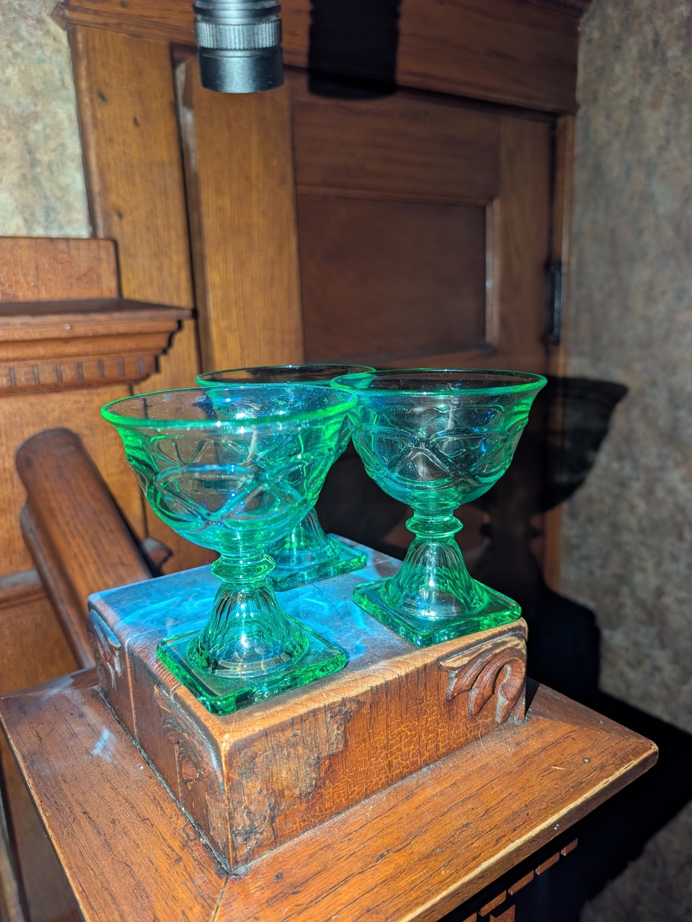 Vintage Green Glass Cordial Glasses Set of 3 Ice cream dishes goblets glowy uv